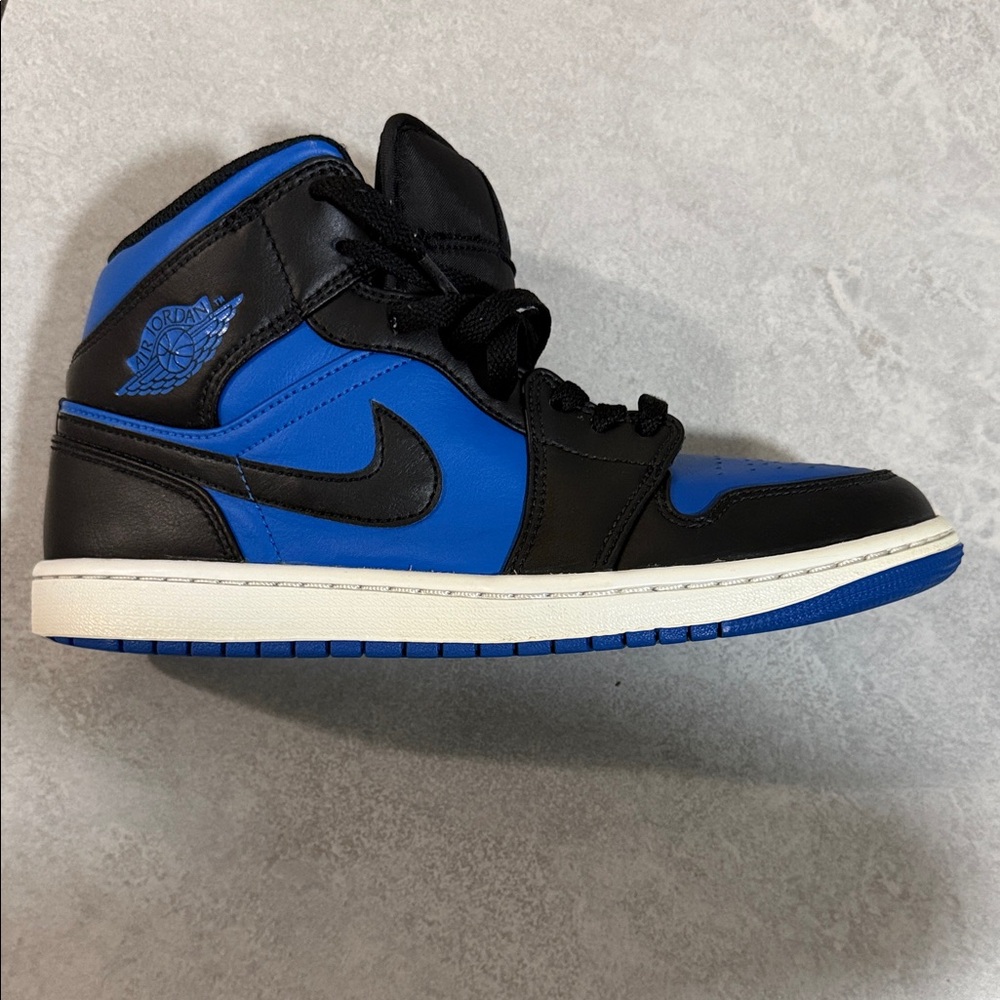 Jordan Men's Black and Blue High-Top Sneakers